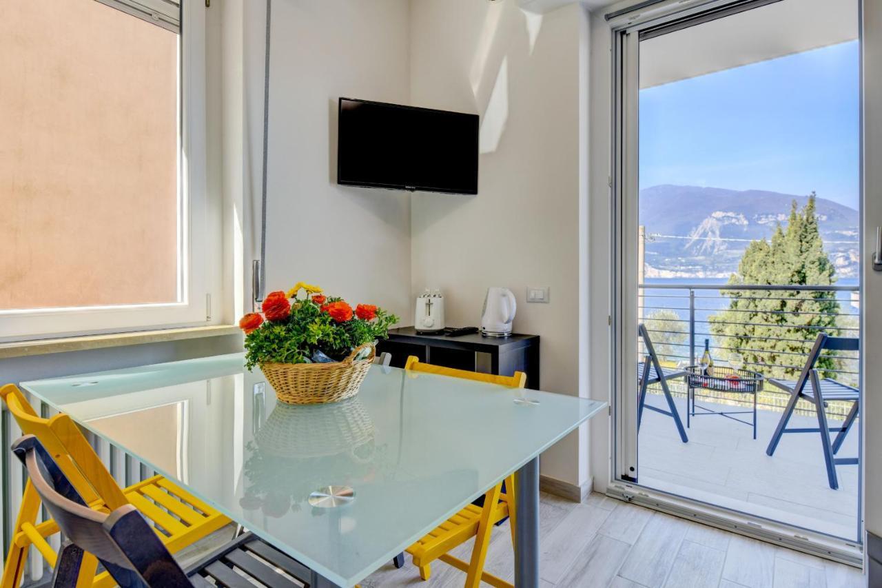 Studio Baldo - Brenzone Holiday Apartments Екстер'єр фото